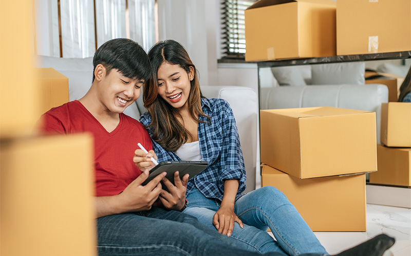 Couple using GMove checklist timeline to track moving house.